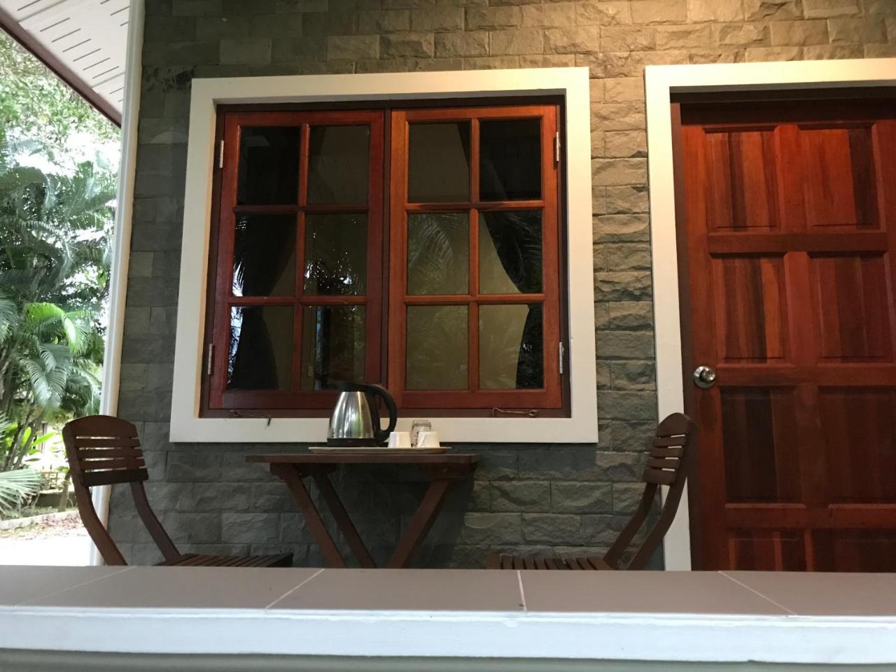 Coconut Bungalow Nai Yang Beach Exterior foto