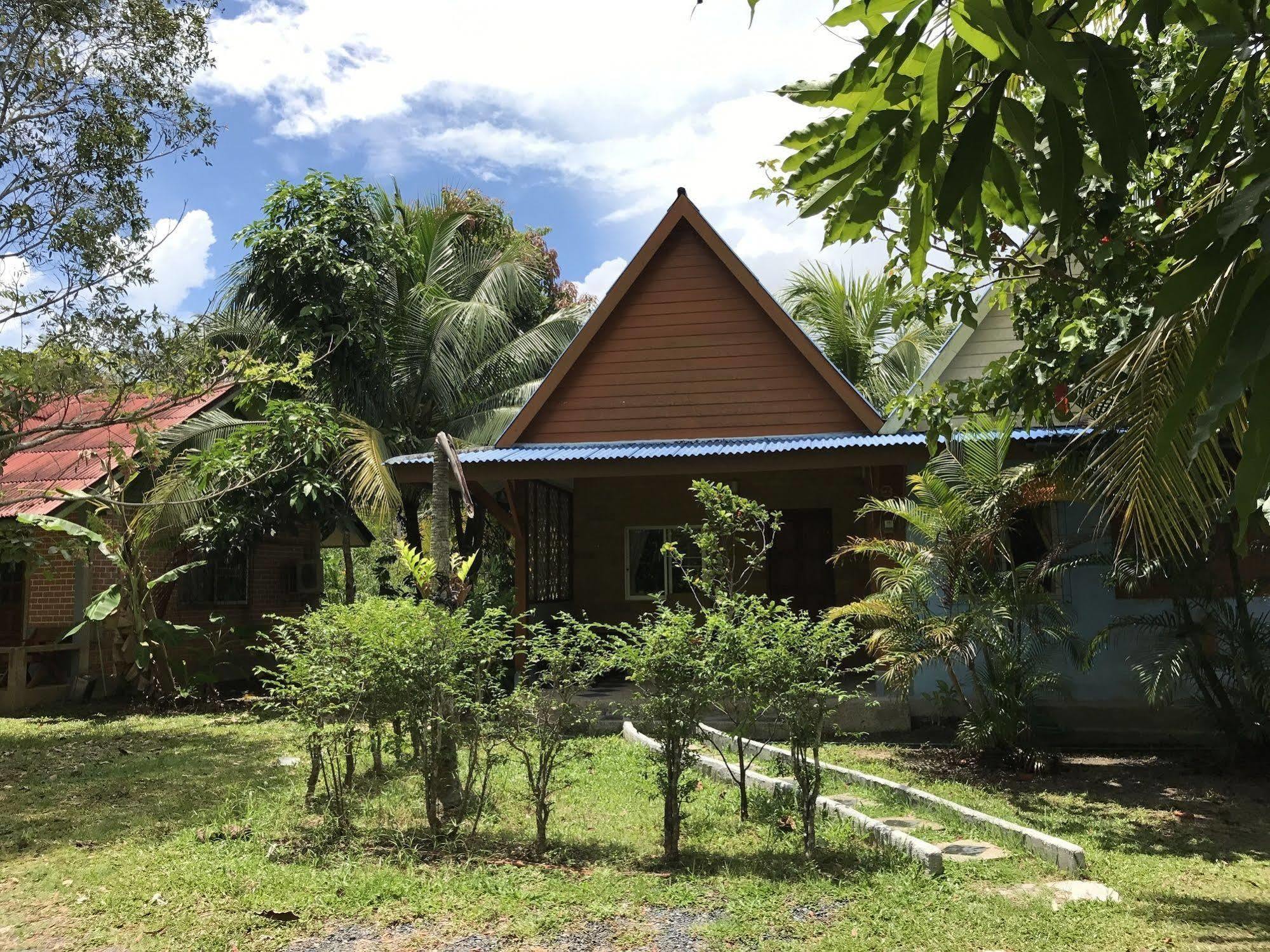Coconut Bungalow Nai Yang Beach Exterior foto